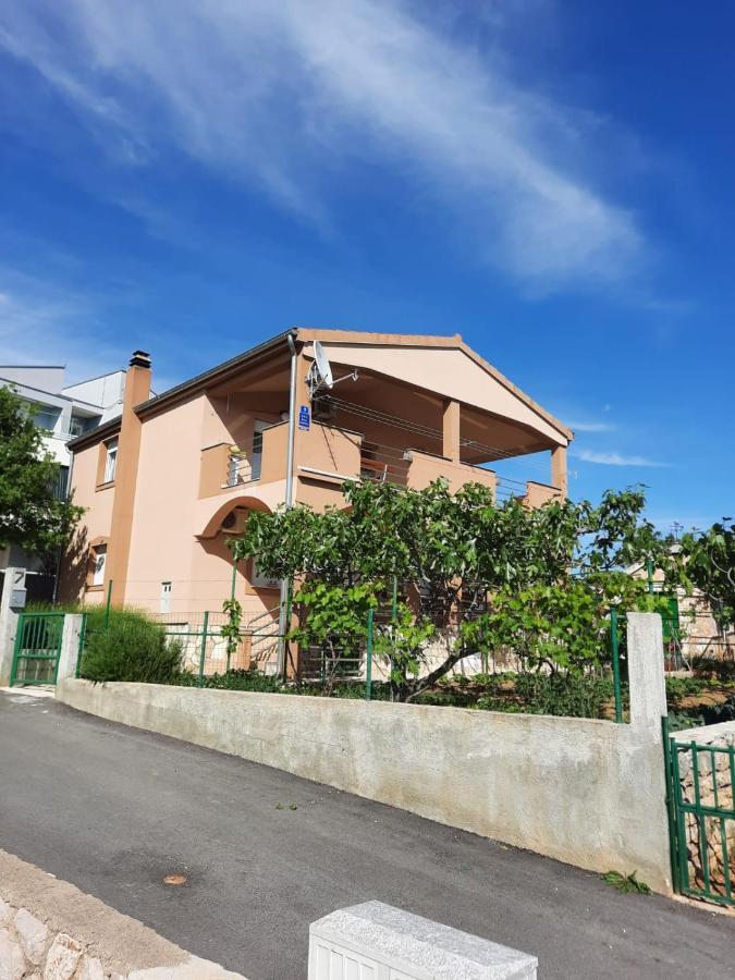 Danisacroatia Apartment