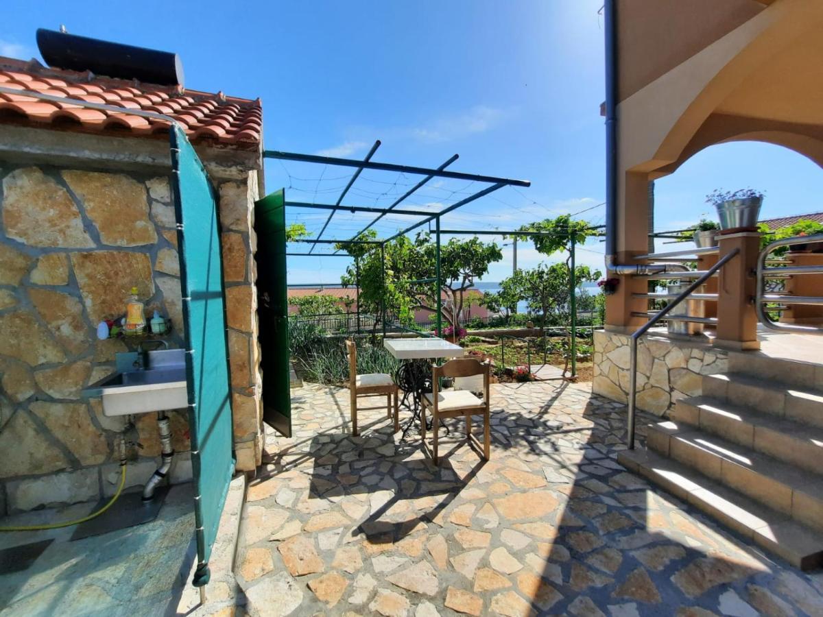 Danisacroatia Apartment *